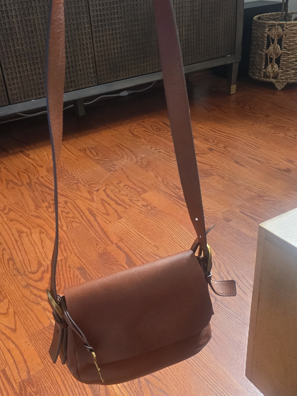 Fossil Harper Small Brown Leather Flap Crossbody Saddle Bag Purse with Key - Picture 3 of 13